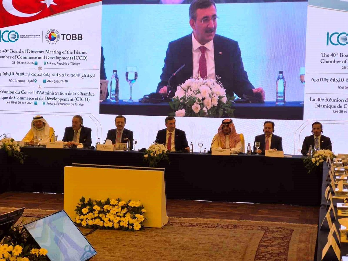 TOBB ve Suudi Arabistan Odalar Federasyonu yetkilileri iş birliği mutabakat zaptını imzalıyor.