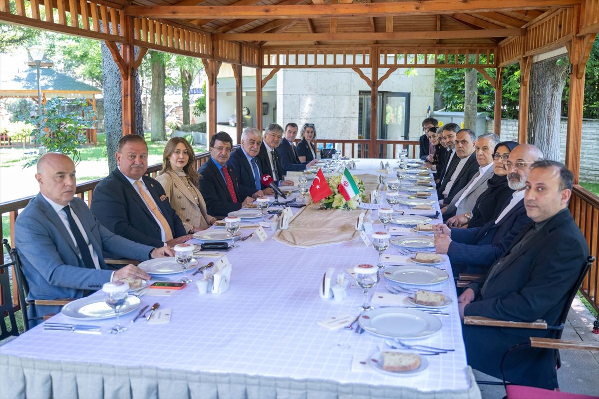 Türkiye-İran Parlamentolar Arası Dostluk Grubu üyeleri, İran Ticaret Odası Başkanı Hassanzadeh ile görüştü