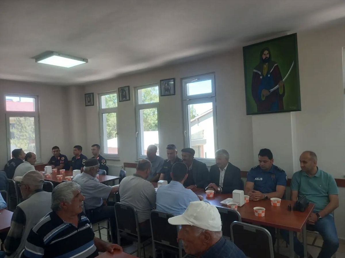 Ulaş'ta vatandaşlara aşure dağıtıldı