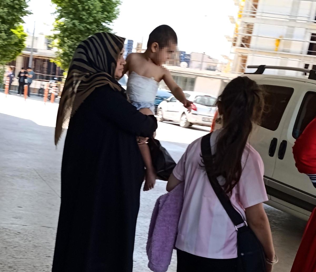 Üzerine kaynar çay dökülen çocuk hastaneye kaldırıldı
