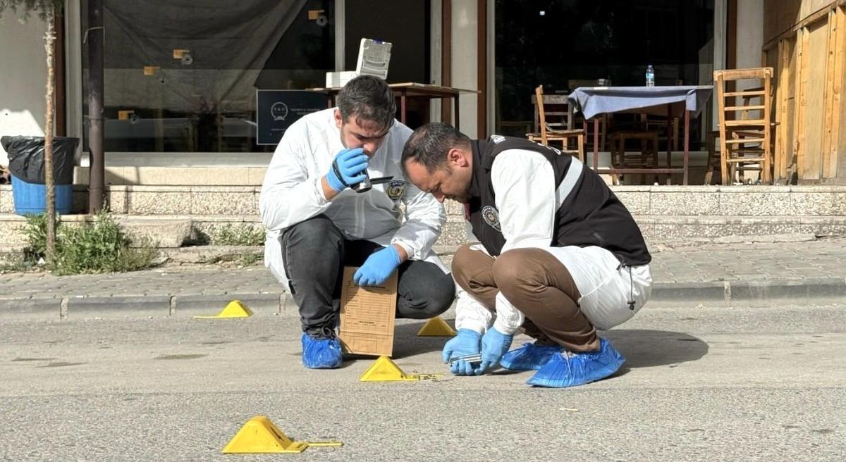 Kahvehane önünde cinayet: Kardeşlere 18 ve 6 yıl hapis