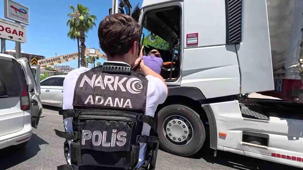 Adana'da tırda 1 milyon 800 bin uyuşturucu hap ele geçirildi