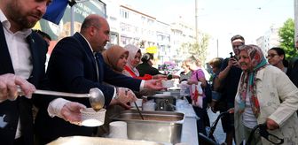 AK Parti Eskişehir İl Başkanı Albayrak, vatandaşlara aşure ikram etti