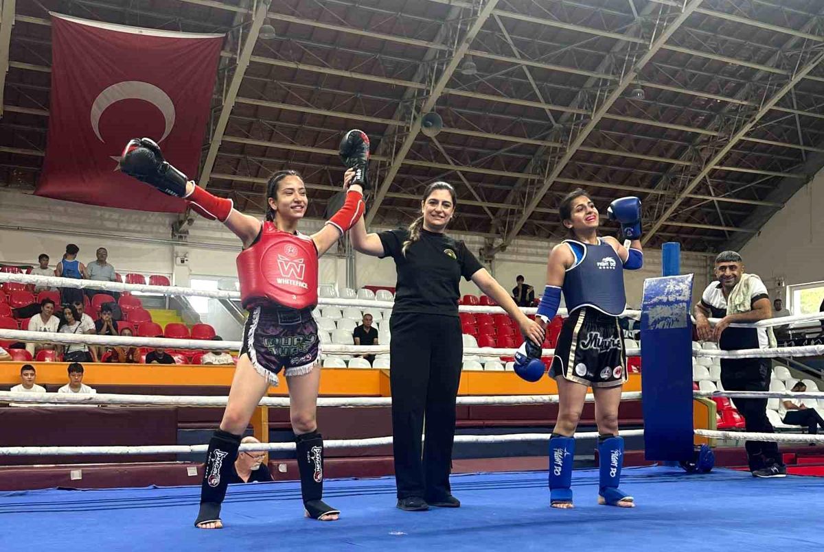Akhisar'da düzenlenen Muaythai şampiyonasından kareler