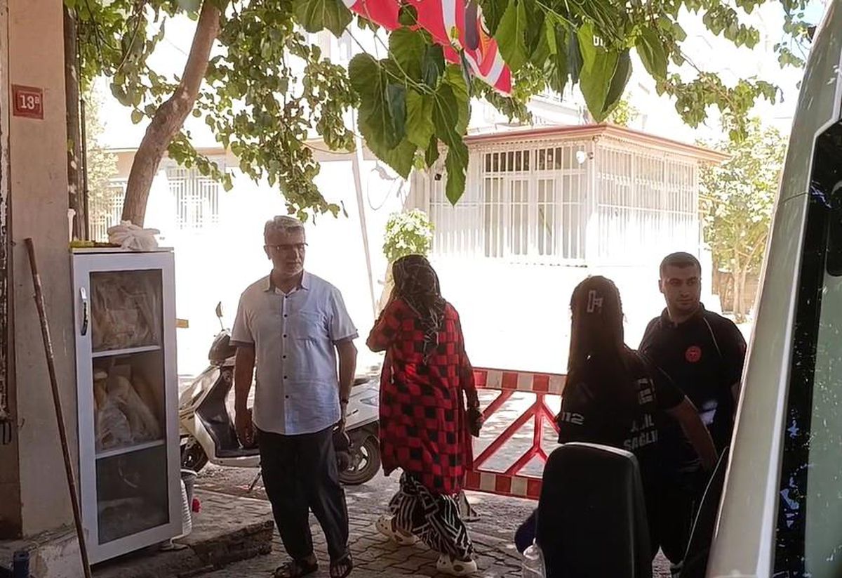 Altyapı çalışmaları sırasında kopan elektrik telleri evlerdeki cihazlara hasar verdi