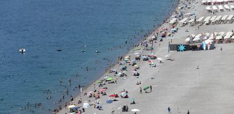 Antalya'da sıcaktan bunalanlar sahillerde yoğunluk oluşturdu