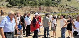 Arnavutluk'ta turizm projelerine karşı Meclis binası önünde gösteri düzenlendi