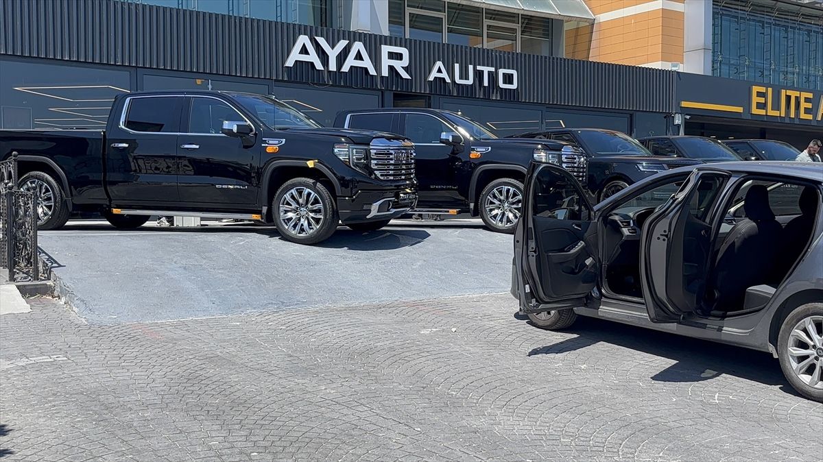 Bakırköy'de bir oto galeri kurşunlandı