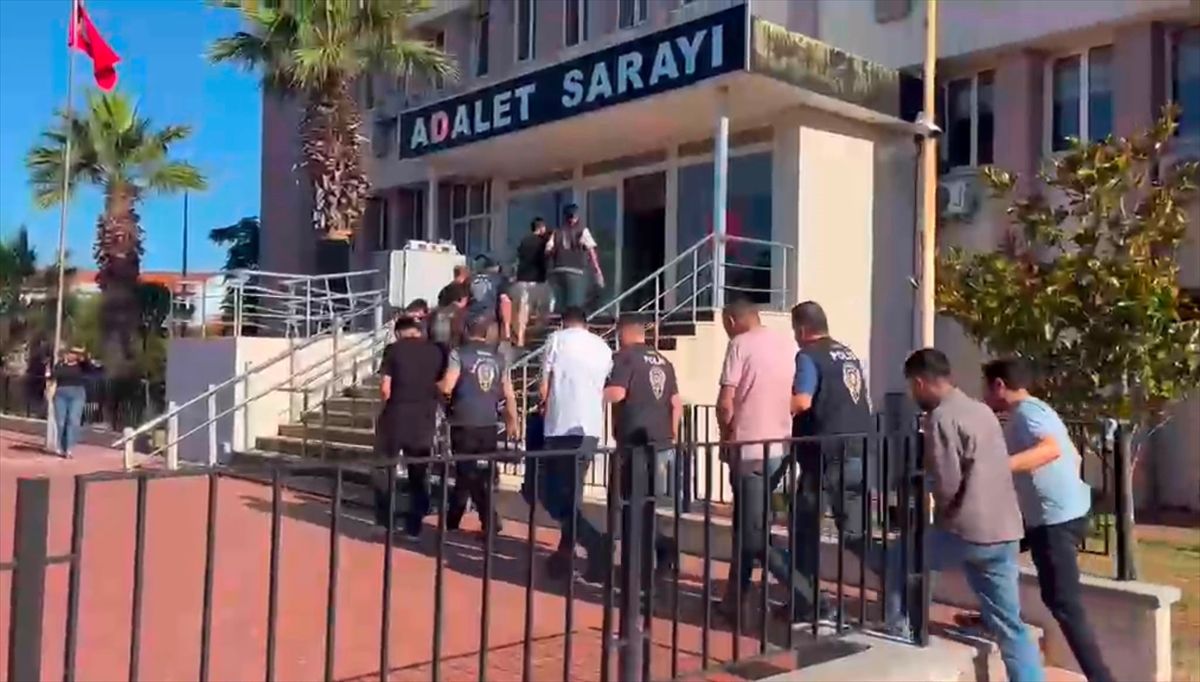 Balıkesir'de 'yatırım dolandırıcılığı' operasyonunda yakalanan 12 zanlı tutuklandı
