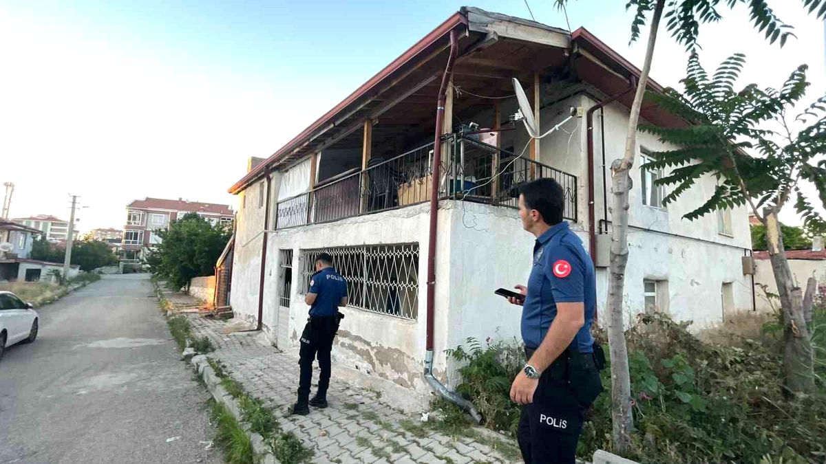 Balkondan düşen 3 yaşındaki çocuk yaralandı