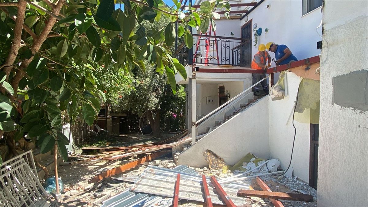Bodrum'da kaçak olduğu belirlenen 53 yapı yıkıldı