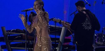 Bursa Kültür Yolu Festivali'nde şarkıcı Derya Uluğ sahne aldı