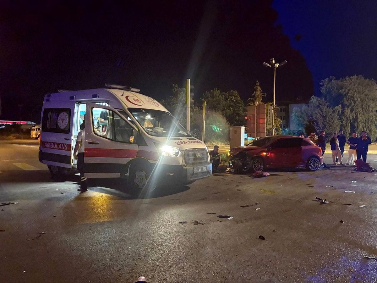 Erzincan'da iki aracın çarpıştığı kazada 2 kişi yaralandı