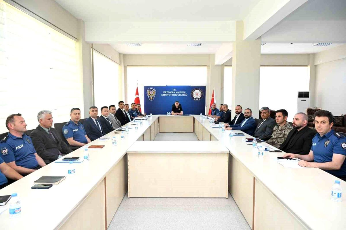 Erzincan'da düzenlenen güvenlik koordinasyon toplantısından bir kare