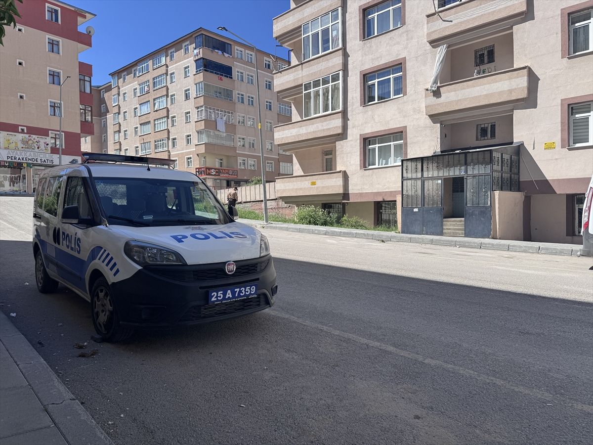 Erzurum'da yataktan düşen bebek öldü