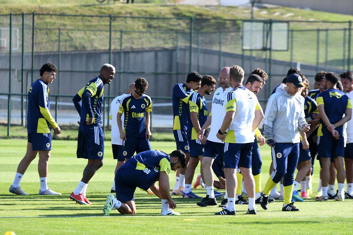 Fenerbahçe, yeni sezon hazırlıklarını sürdürdü