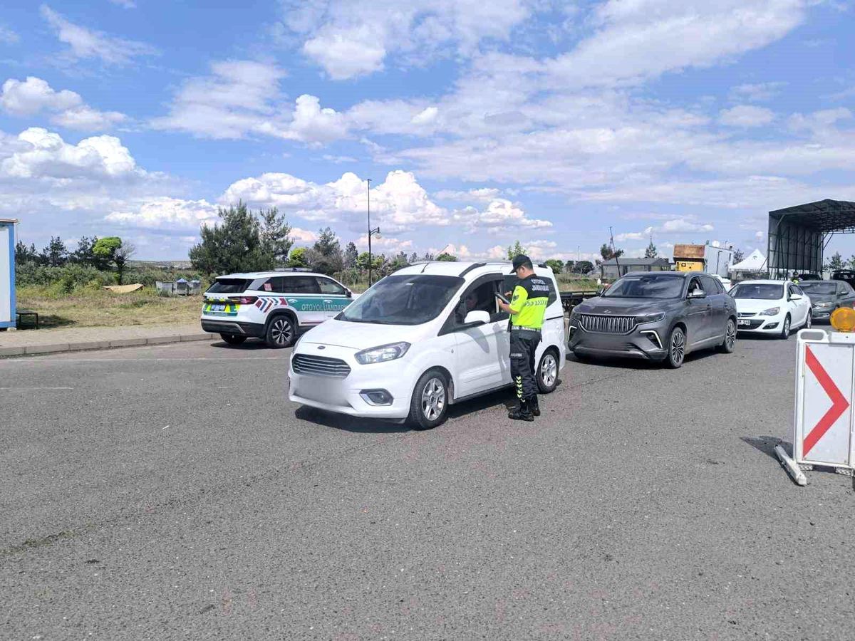 Gaziantep'te şok yol kontrol uygulaması: 74 aranan şahıs yakalandı