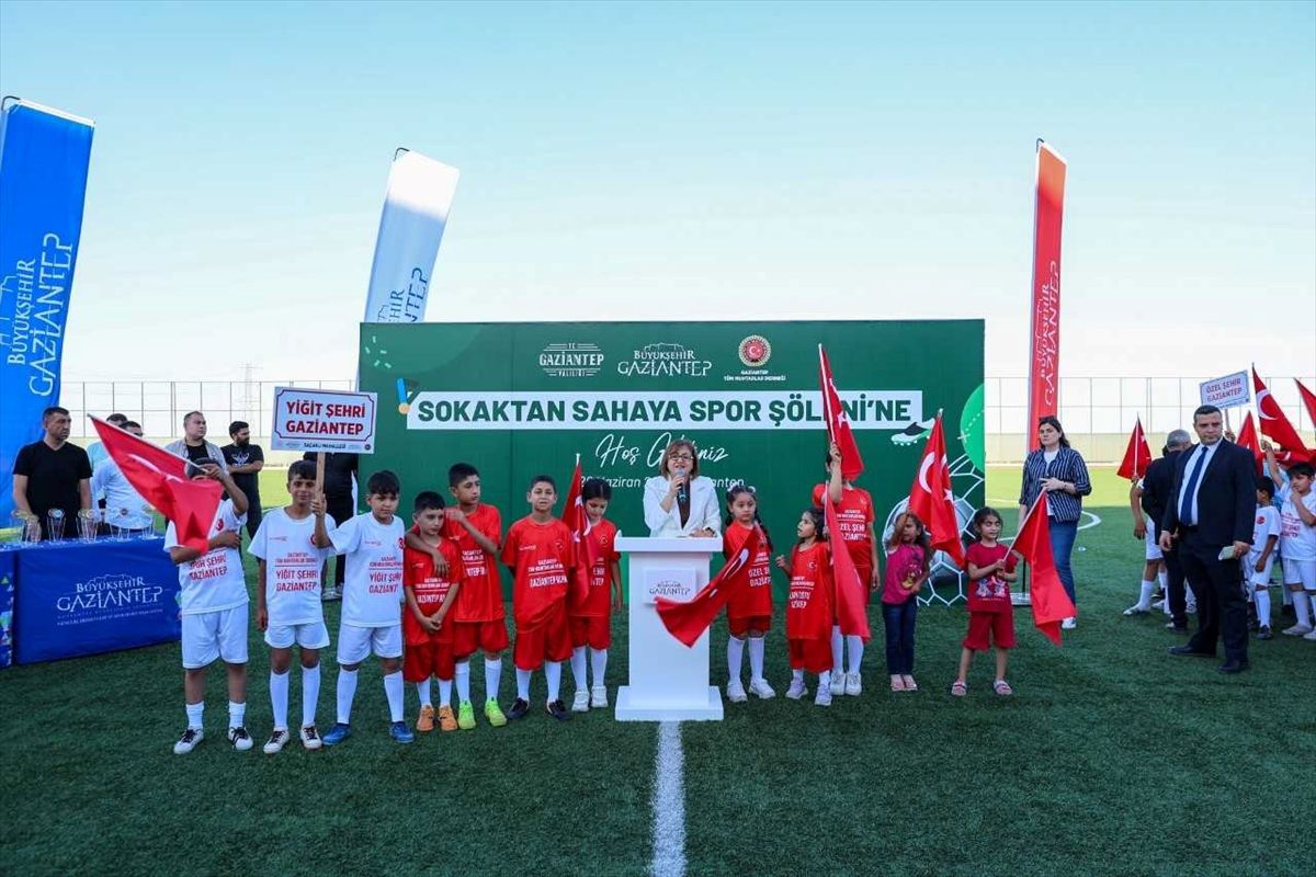 Gaziantep'te 'Sokaktan Sahaya Spor Şöleni' turnuvasının açılışı gerçekleşti