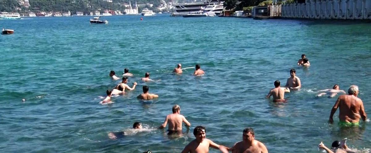 İstanbul'da termometreler 36 dereceyi gösterdi: Sıcaktan bunalan vatandaşlar sahillere akın etti