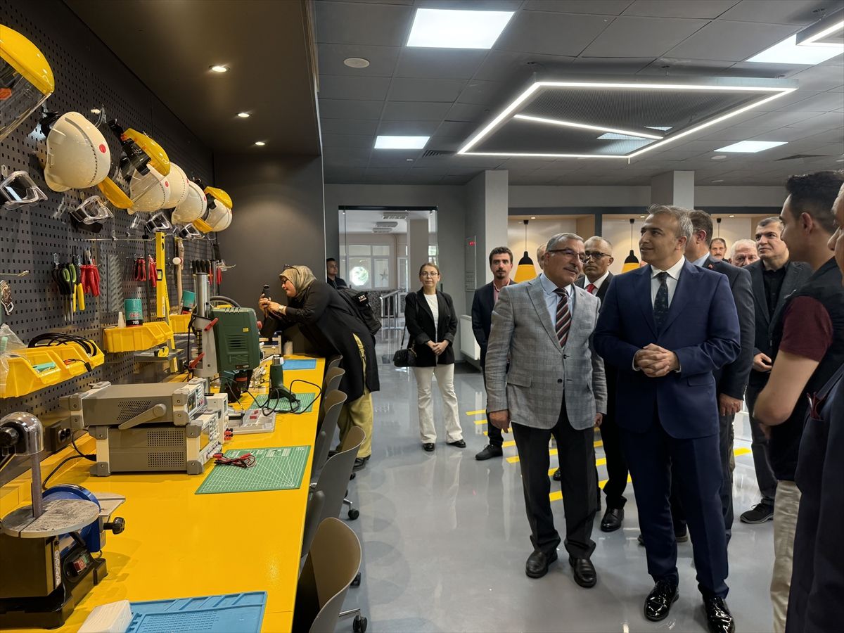 Karaman Valisi Çiçek, KMÜ Mühendislik Fakültesini ziyaret etti
