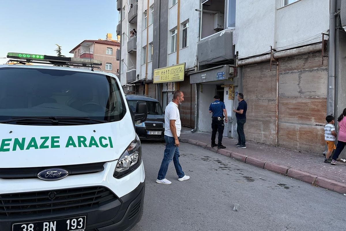 Kendisini su borusuna asarak intihar etti