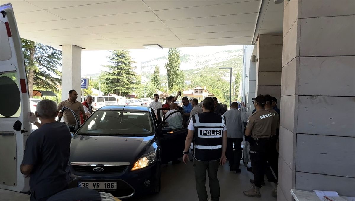 Yahyalı'da düzenlenen trafik kazası tatbikatından bir görünüm