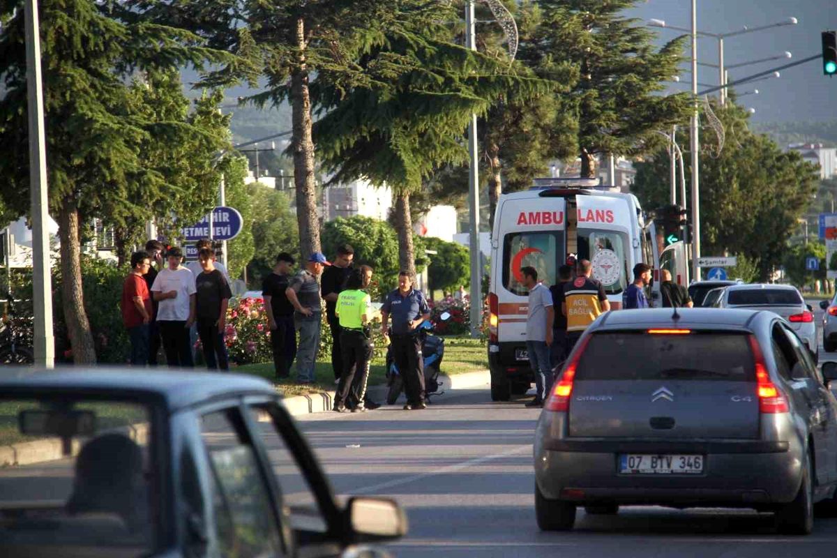Kaza sonrasında dili boğazına kaçan çocuğu vatandaş kurtardı