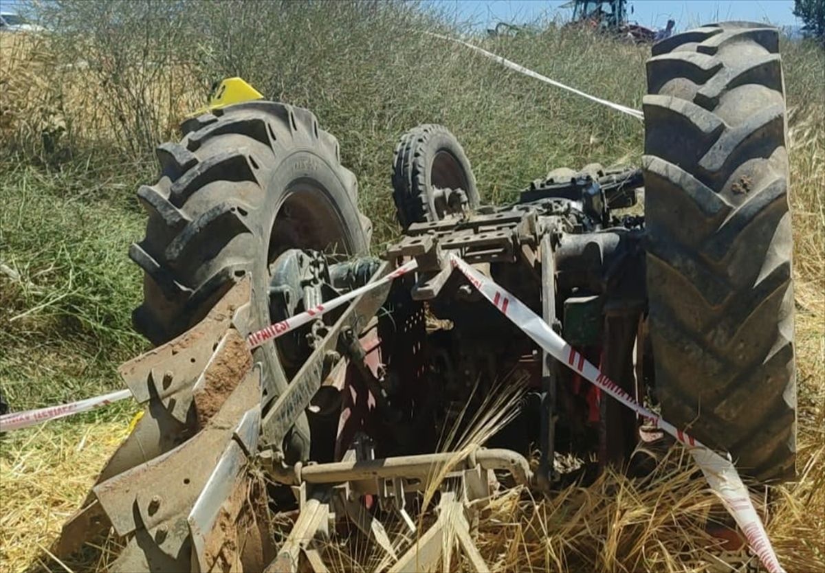 Çubuk'ta Devrilen Traktörde Sürücü Yaralandı