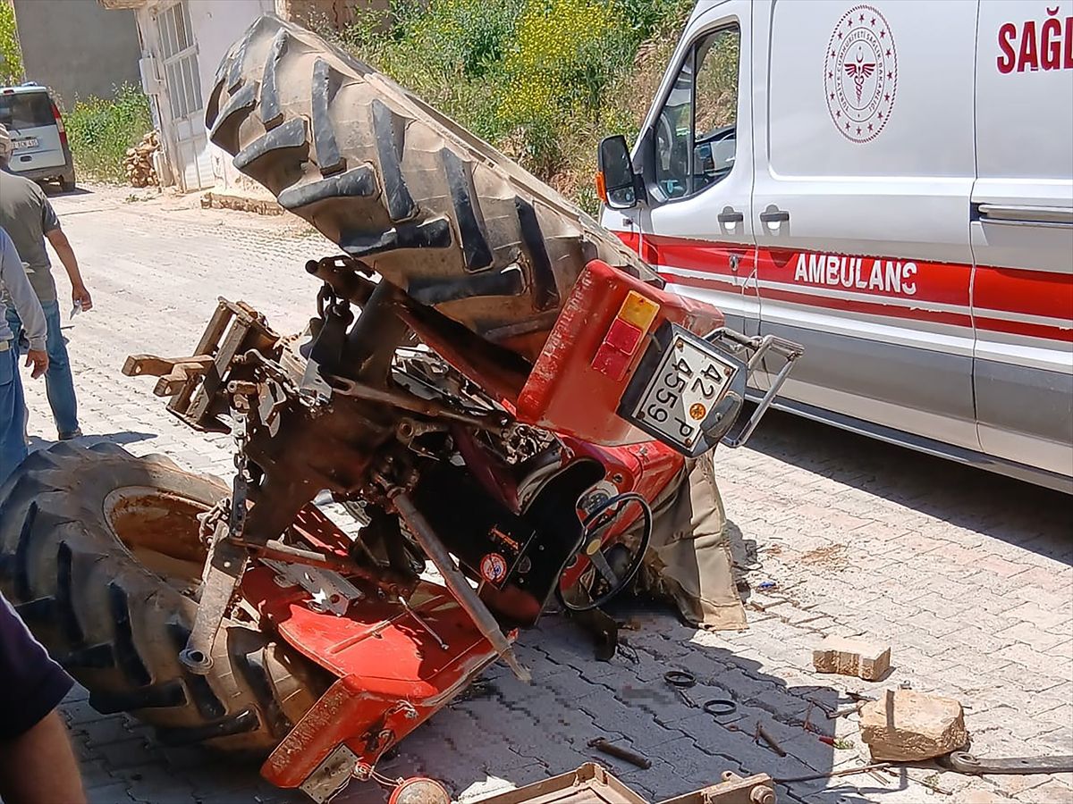Konya Doğanhisar'da traktör kazası sonrası olay yeri