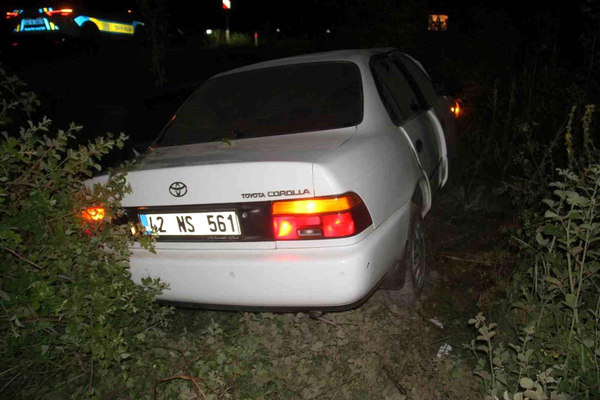 Konya'da kontrolünü kaybeden otomobil yoldan çıktı: 3 yaralı