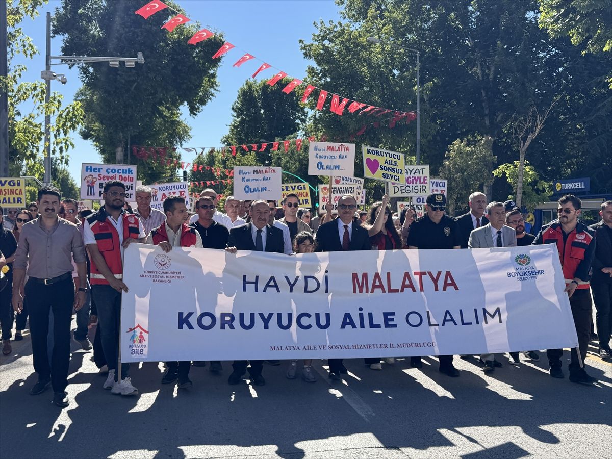 Malatya'da Koruyucu Aile Günü dolayısıyla kortej yürüyüşü yapıldı