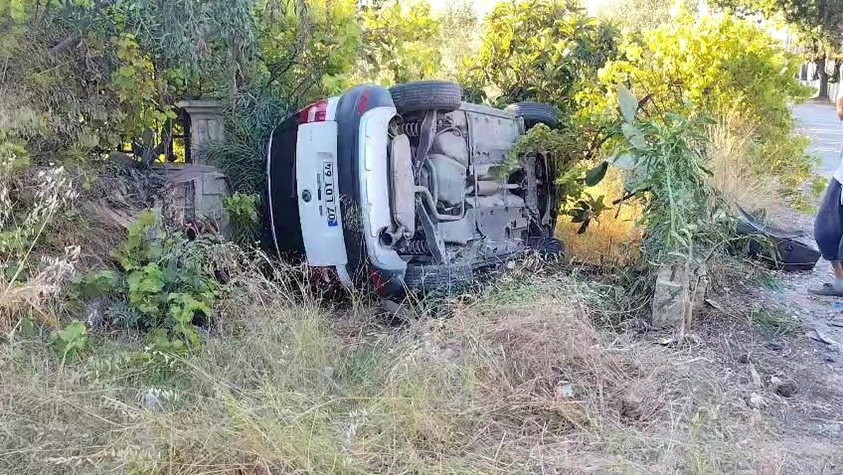 Manavgat'ta otomobil bahçeye uçtu