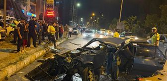 Muş'ta kontrolden çıkan otomobil park halindeki 3 araca çarptı