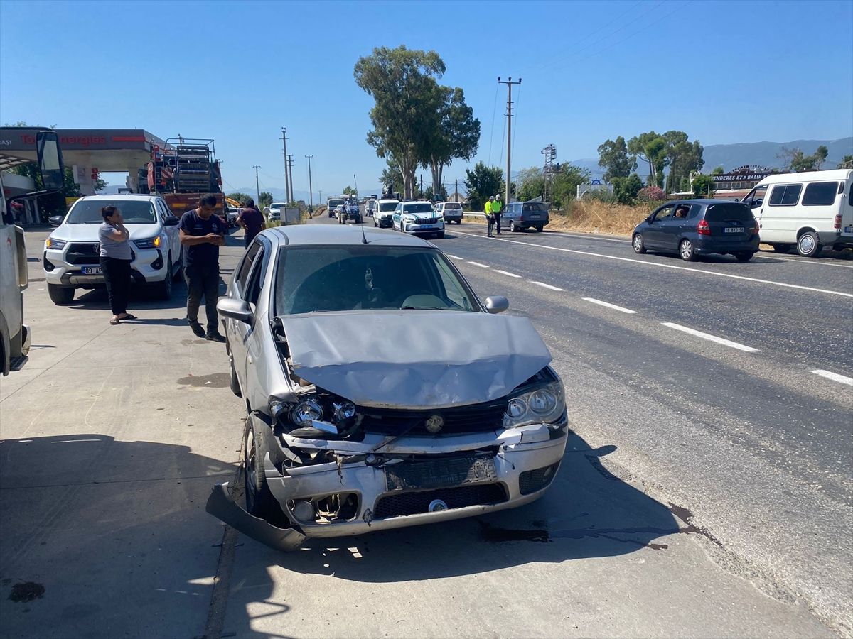 Nazilli'de zincirleme trafik kazasında 2 kişi yaralandı