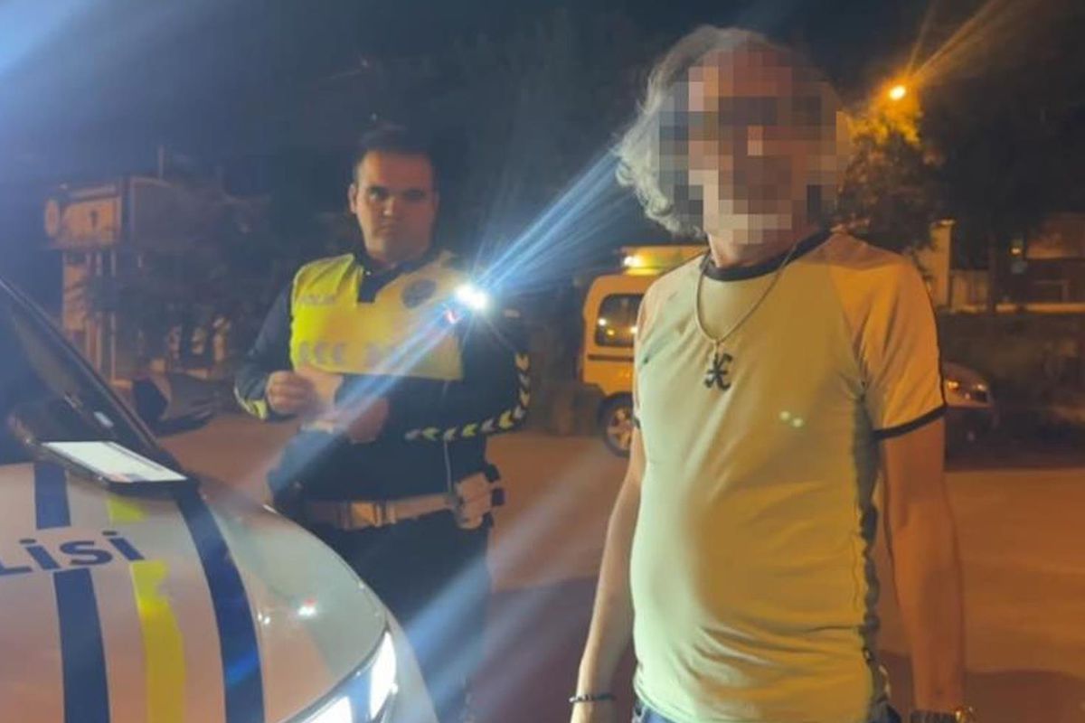 Polislere selam vermek için gitti, 50 bin ceza yeyip ehliyetinden oldu