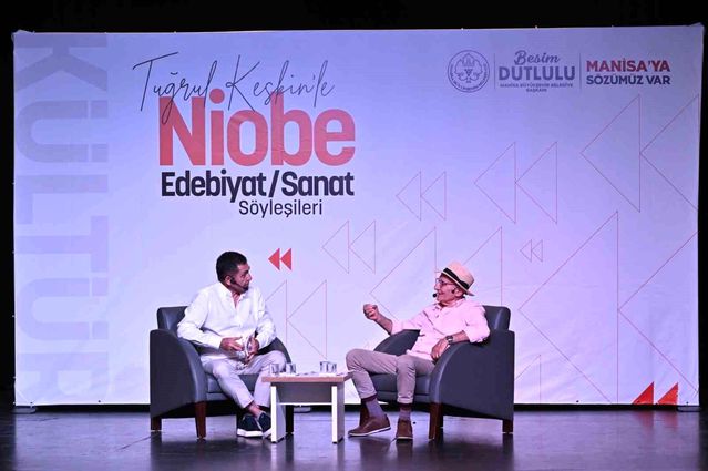 Nihat Behram Manisa’da edebiyat ve yapay zekayı konuştu