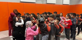 Özalp Meslek Yüksekokulu öğrencileri sosyal sorumluluk projeleriyle gönüllere dokunuyor