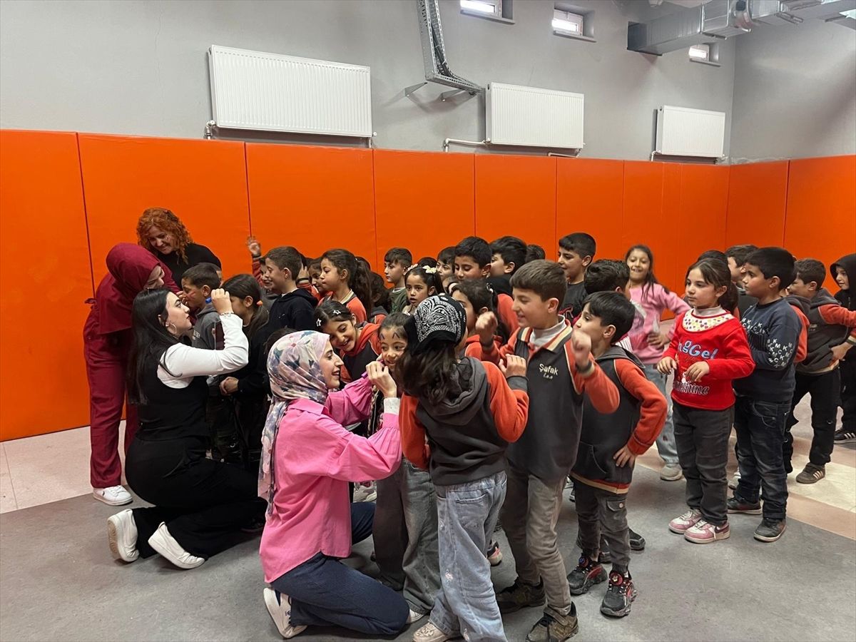 Özalp Meslek Yüksekokulu öğrencileri sosyal sorumluluk projeleriyle gönüllere dokunuyor