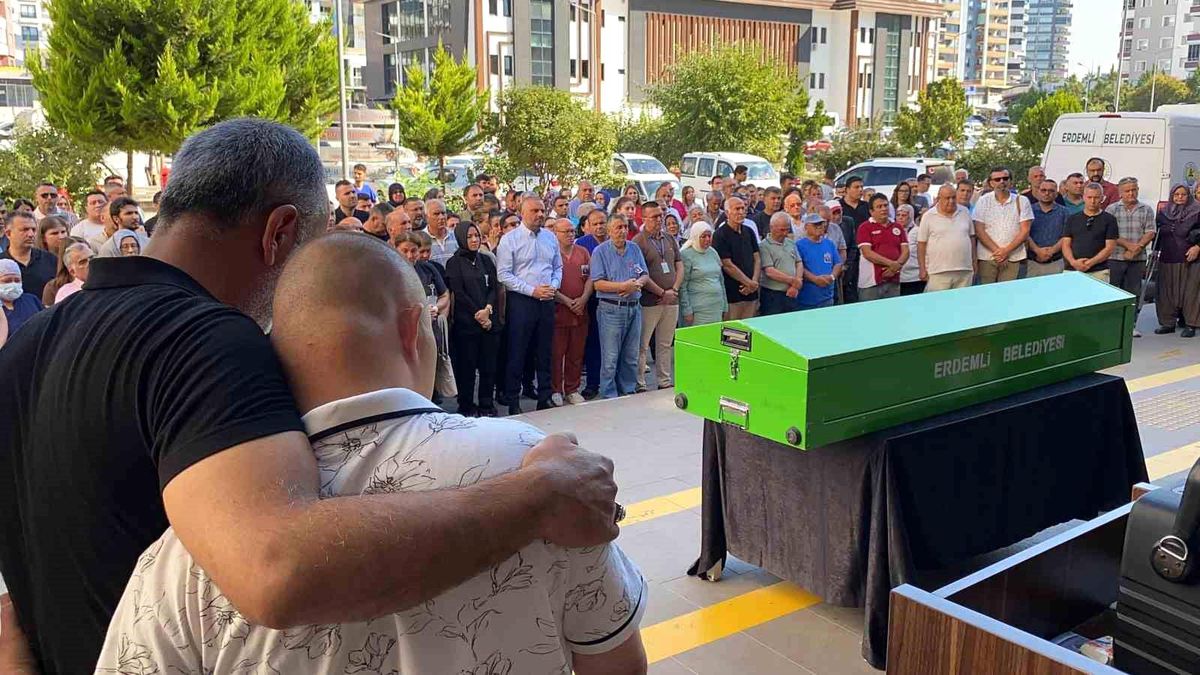 Radyoloji teknisyeni görev yaptığı hastaneden gözyaşlarıyla uğurlandı