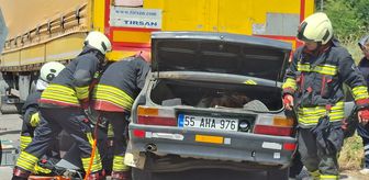 Samsun'da park halindeki tırın dorsesine çarpan otomobildeki karı koca öldü
