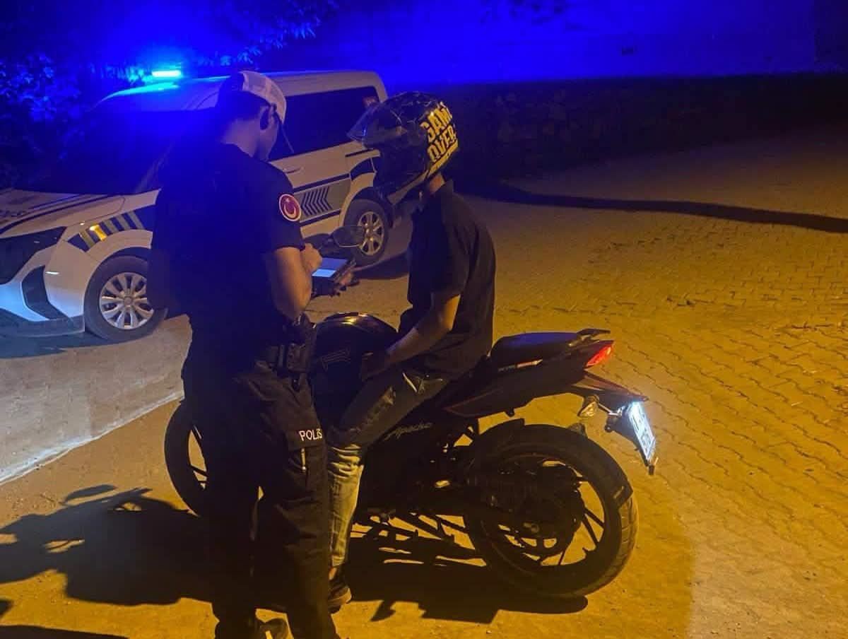 Sason'da motosiklet sürücülerine yönelik denetimler sürüyor