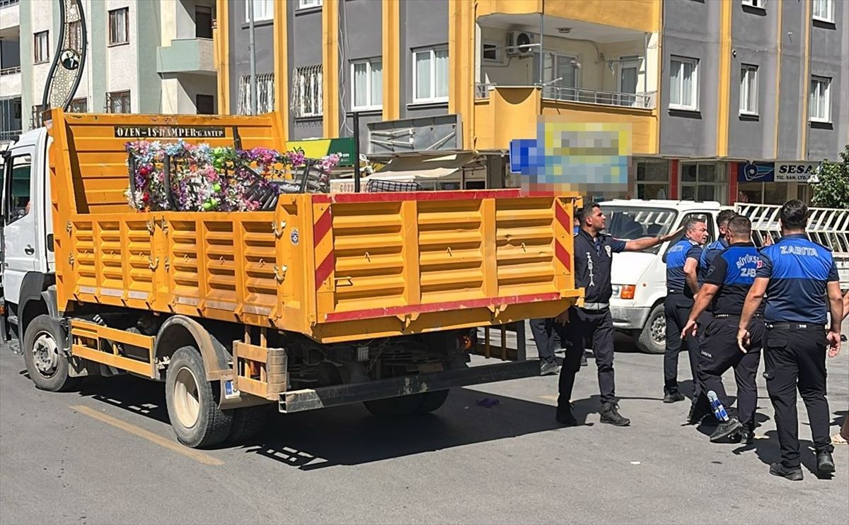 Tarsus'ta polis ve zabıta ekiplerince denetim yapıldı