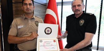 Uşak'ta yağış sırasında görme engelliye yardım eden bekçiye teşekkür belgesi