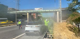 Üsküdar'da patlayan su borusu otoyoldaki trafiği aksattı