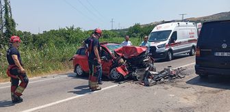 Balıkesir'de otomobillerin çarpışması sonucu 1 kişi öldü, 2 kişi yaralandı