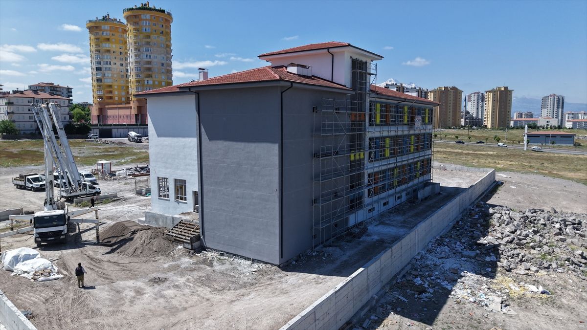 Büyükşehir Belediyesi ve hayırsever işbirliğinde inşa edilen okul projesinde sona gelindi
