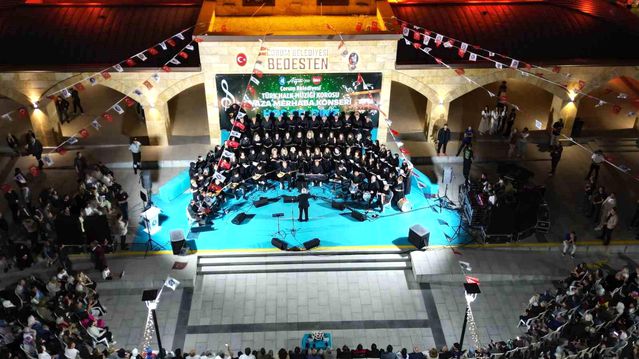 Çorum’da “yaza merhaba” konseri yoğun ilgi gördü