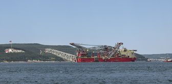Doğal gaz boru hattı döşeme gemisi Çanakkale Boğazı'ndan geçti