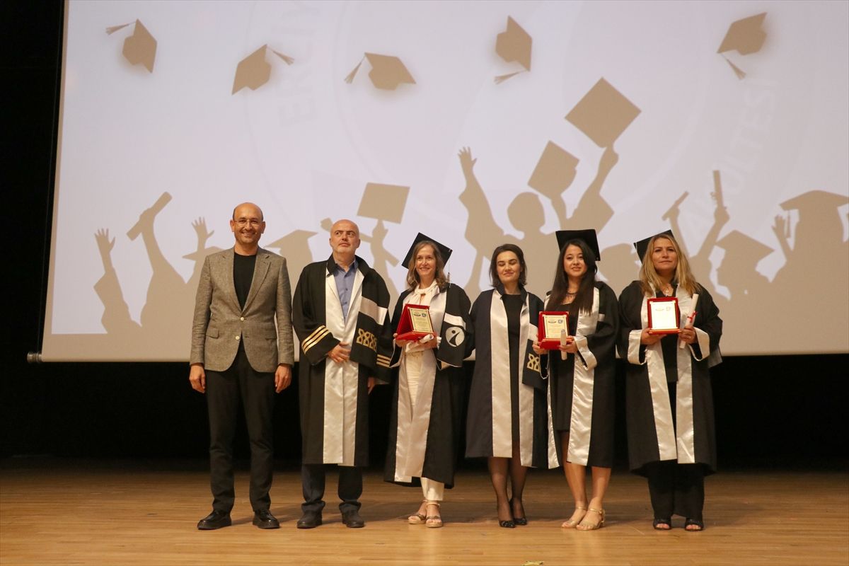 Erciyes Üniversitesi İletişim Fakültesi'nde mezuniyet töreni düzenlendi