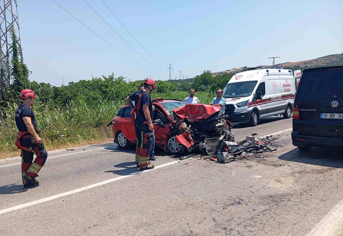 Erdek'te zincirleme kaza: 1 ölü, 2 yaralı